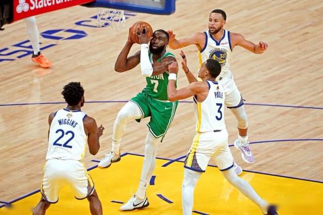 光州逆转蔚山HD，巴布拉与卡列洛各自双响